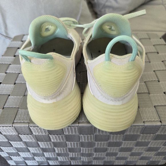 Nike Air 2090 Womens Mint Green Athletic Shoes - Picture 3 of 6